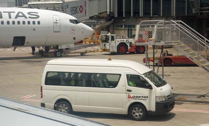 QANTAS Toyota HiAce 481